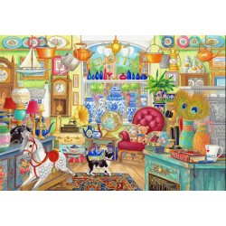 Antique Shop af Claire Comerford med en antikvitetsforhandler hvor der st�r en gyngehest, globus, bornholmerure og en masse vaser.