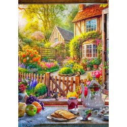 Country Breakfast af Dominic Davison med morgenmad, der st�r klar i vinduet og udsigt over en blomstrende have.