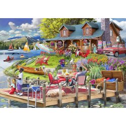 Lake View Cabin Mountain Time af Marie August-Anderson med en hytte, hvor der er udsigt over en s� og bjerge i baggrunden.