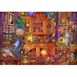 Old Storage Room af Ciro Marchetti med et opbevaringsrum der er fyldt med antikke telefoner, symaskiner og astrologiske instrumenter.