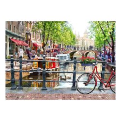 Spring in Amsterdam af Richard Macneil med en kanal i Amsterdam.