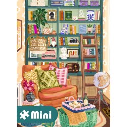 Reading Cozy Spot med en l�nestol og et bord foran en bogreol. 